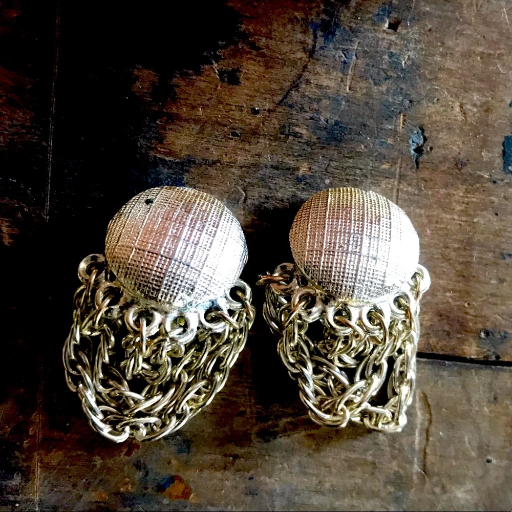 Vintage earrings gold tone hanging chain clip on